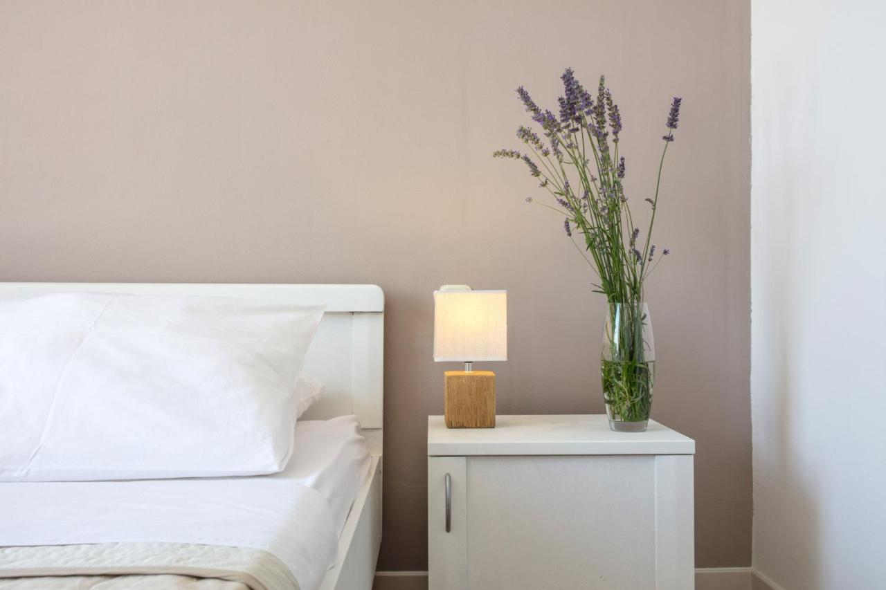 Olife Guesthouse Милна Екстер'єр фото