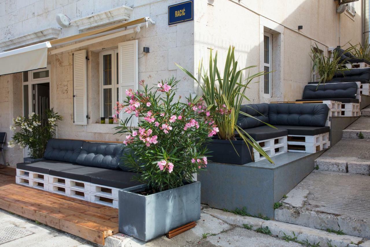 Olife Guesthouse Милна Екстер'єр фото
